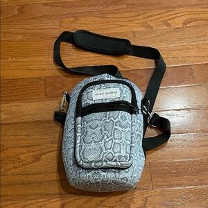 Simply Southern Gray Snake-Print shoulder water bottle Bag /Black Strap